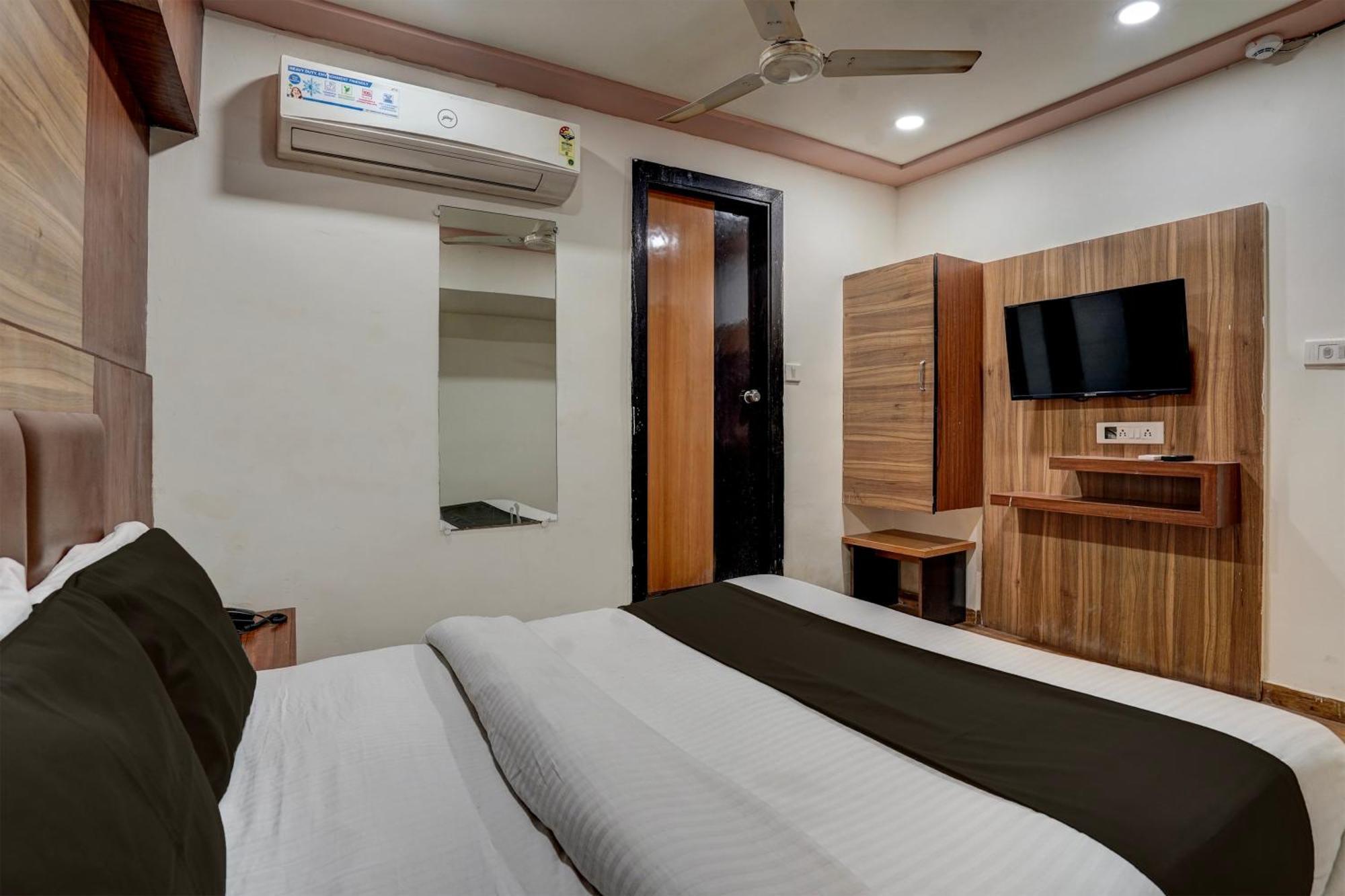 OYO 81037 Hotel Palak Ahmedabad Buitenkant foto