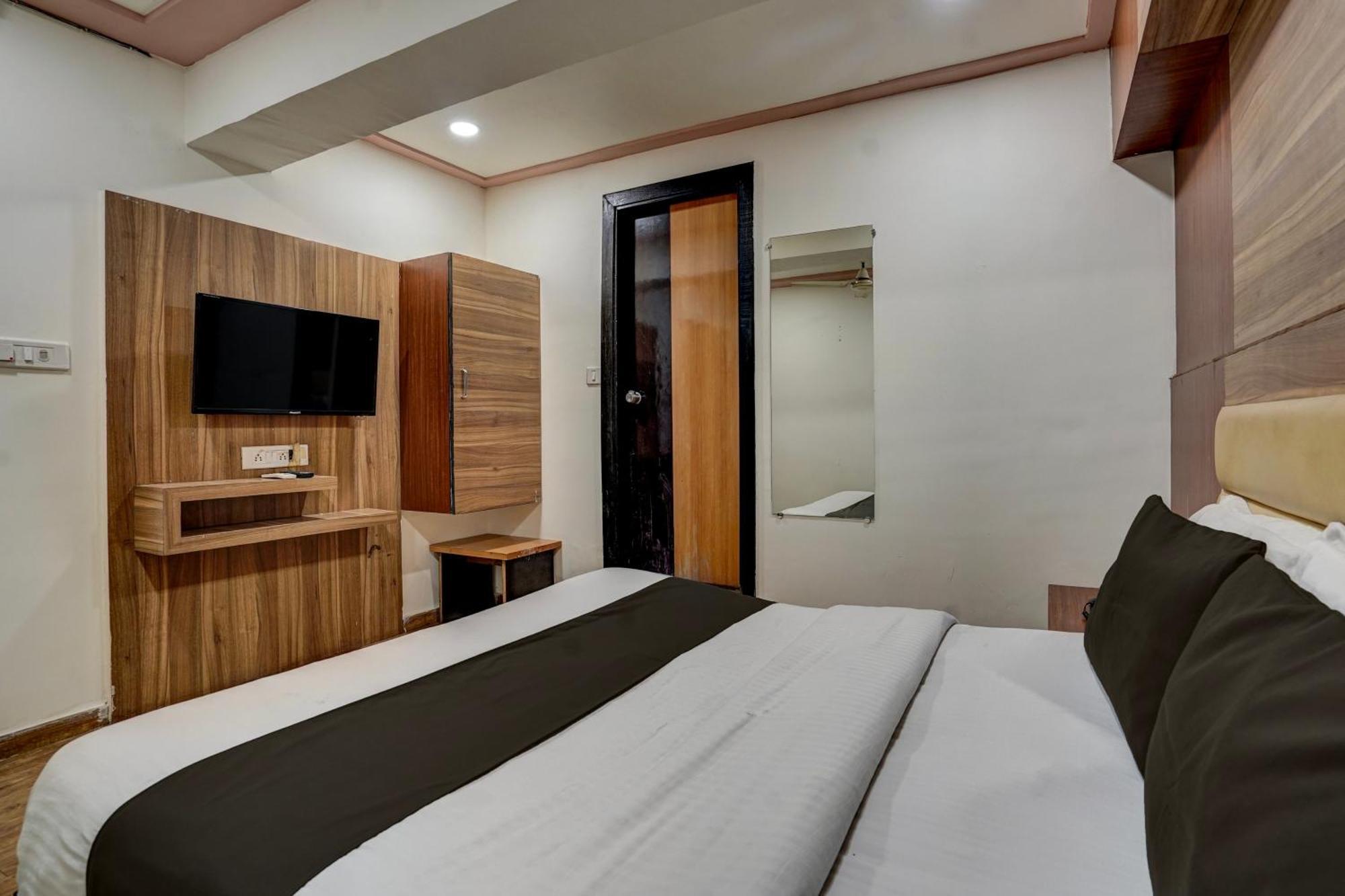 OYO 81037 Hotel Palak Ahmedabad Buitenkant foto