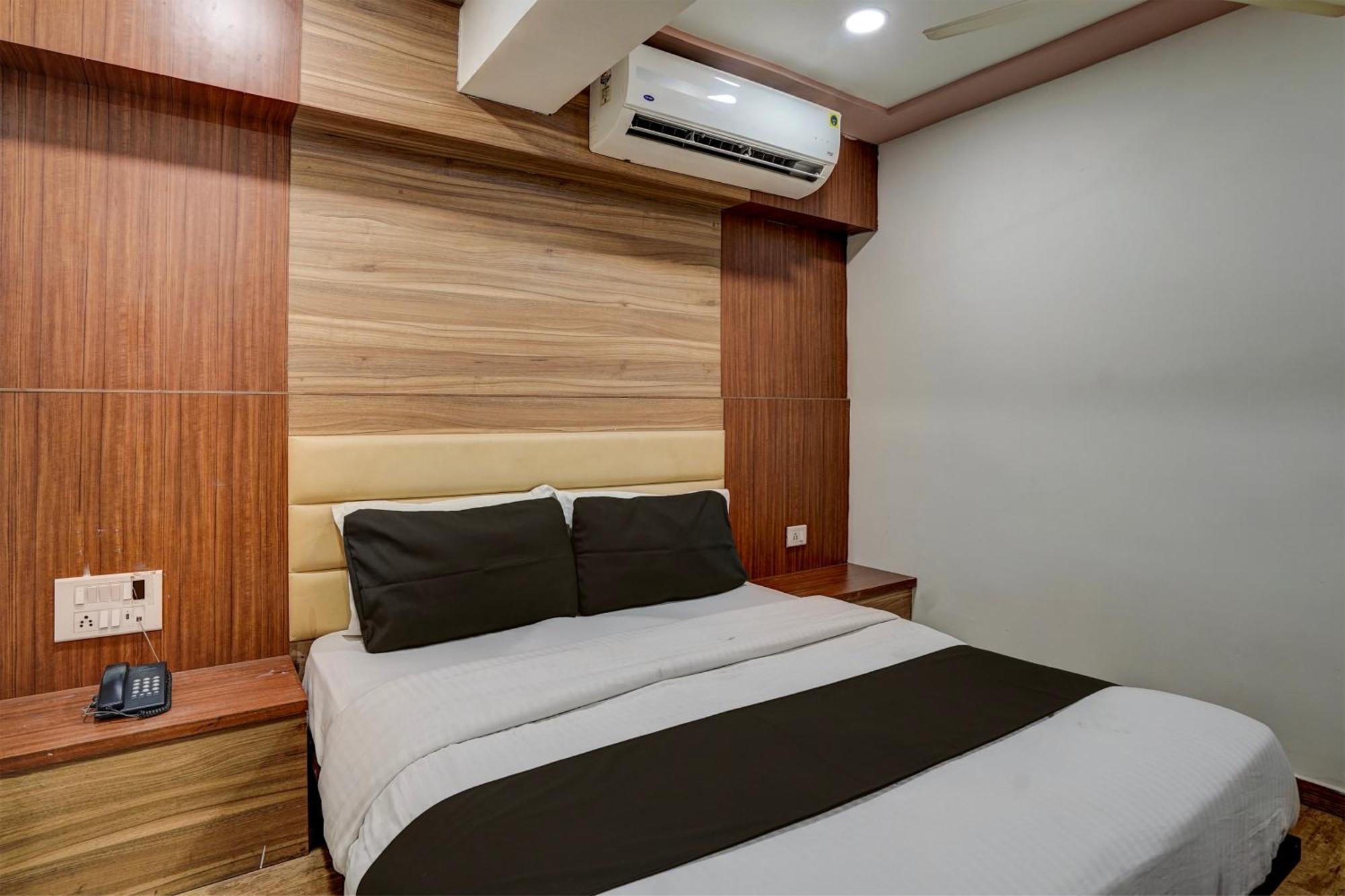 OYO 81037 Hotel Palak Ahmedabad Buitenkant foto